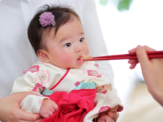 お食い初めのやり方とは？誰をよぶべき？