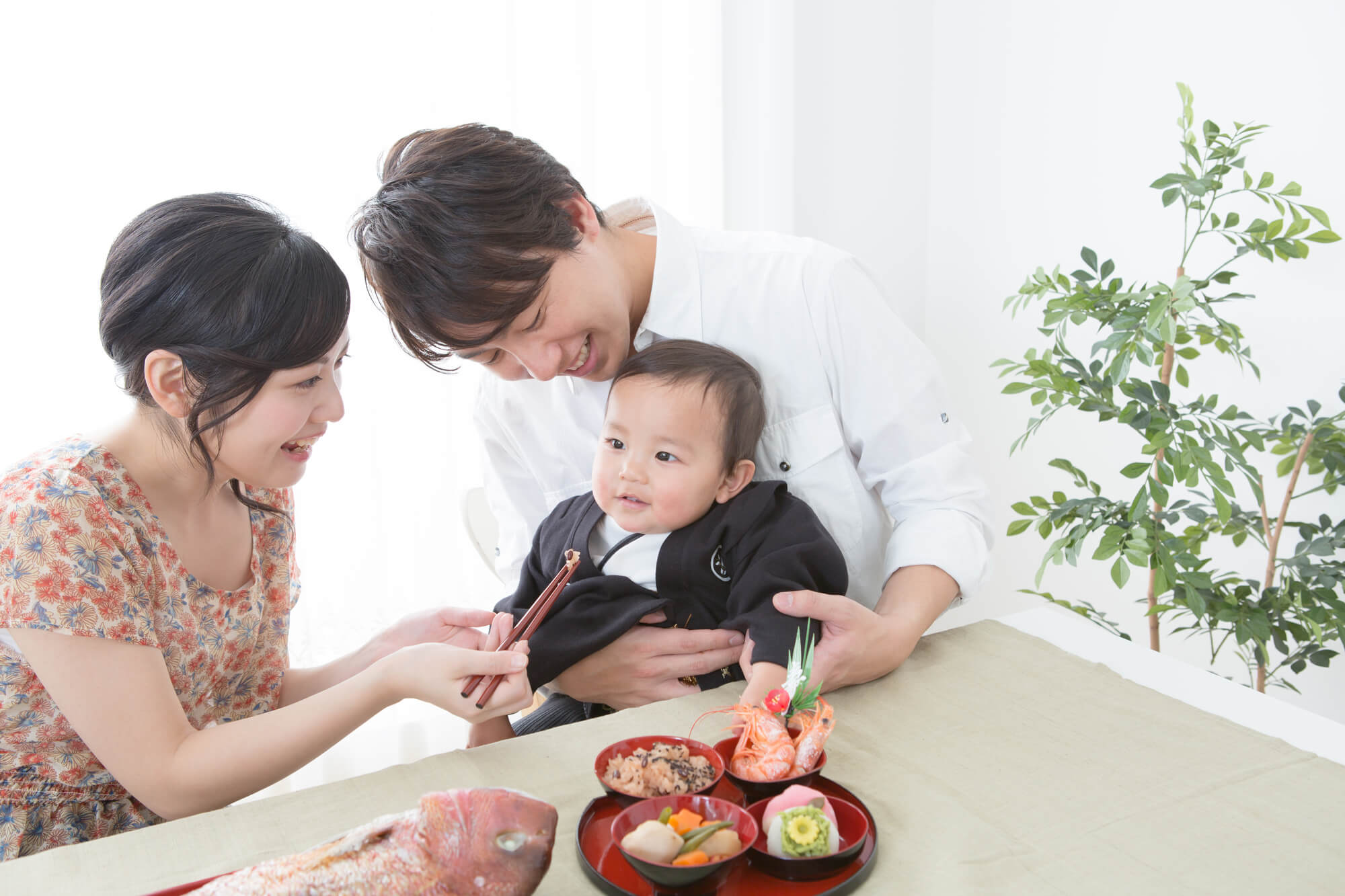 お食い初めのお祝い場所は「自宅」と「外食」の2通りが主流