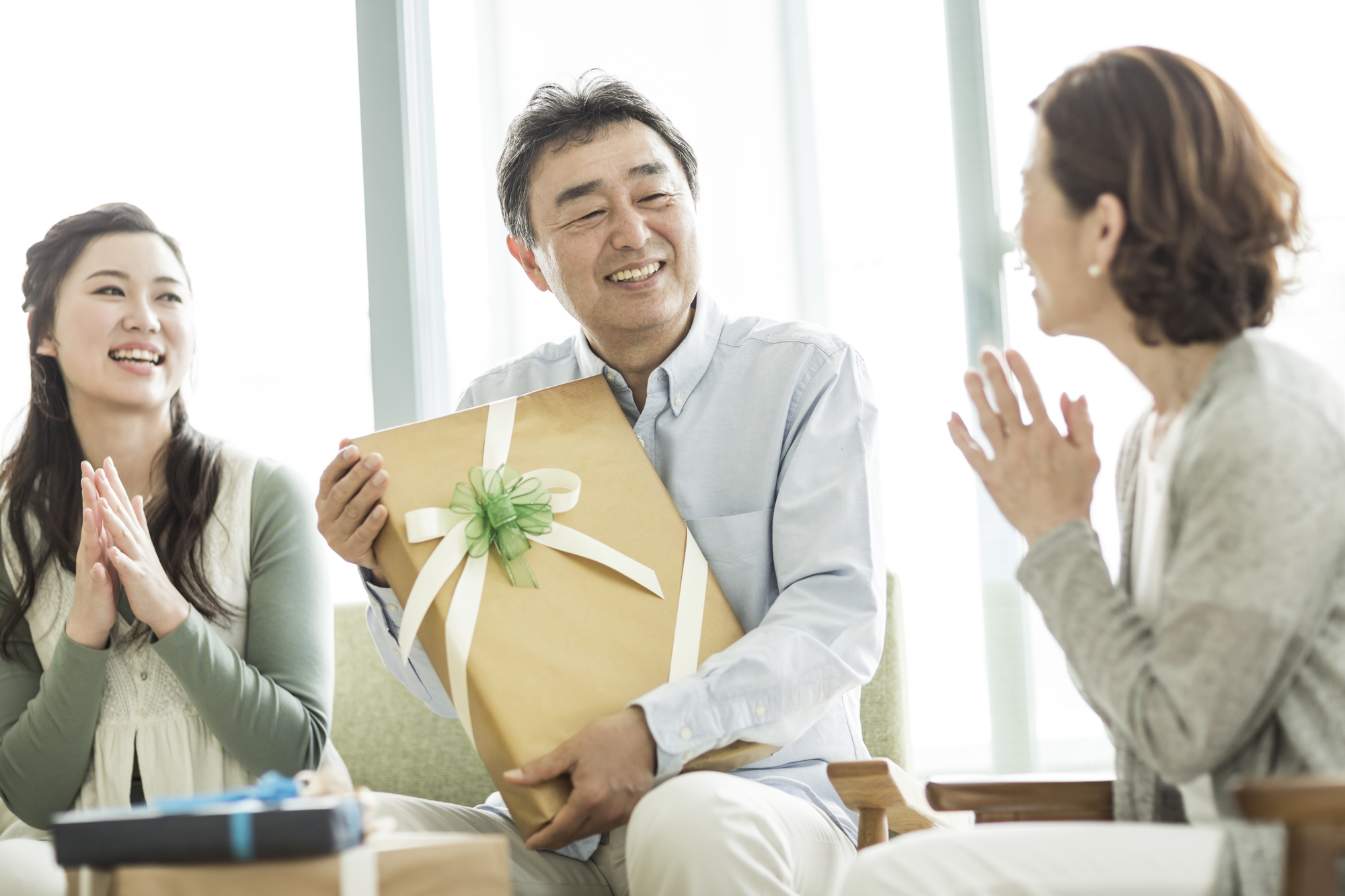 父親に贈る誕生祝いの相場は？