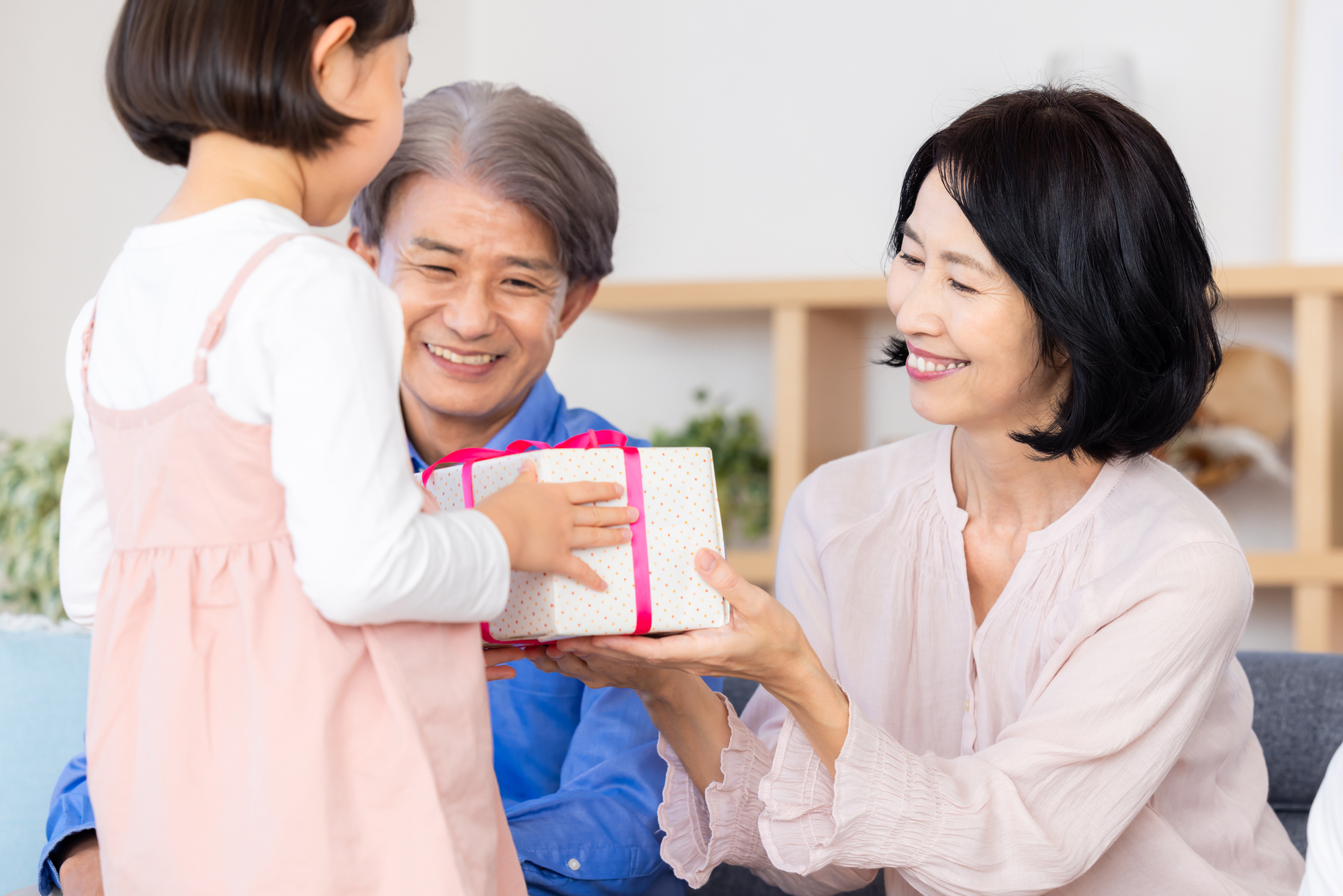 還暦祝いの人気ギフト！おすすめは思い出に残る「食事会」