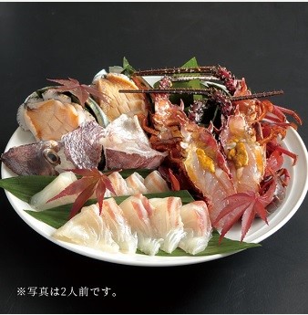 高級食材をたっぷり使用した贅沢鍋に舌鼓！「伊勢海老海鮮鍋」