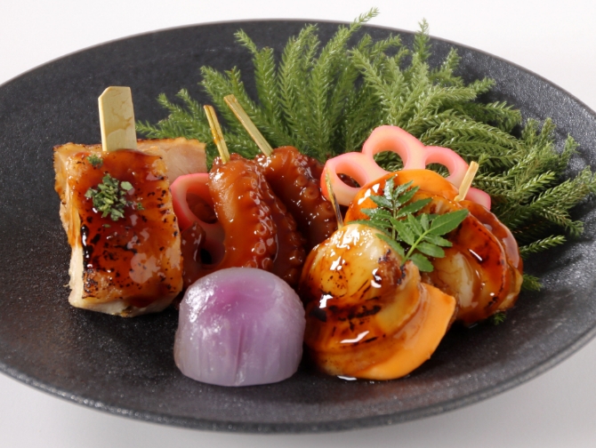 帆立浜焼串、蛸旨煮串、地鶏串、甘味